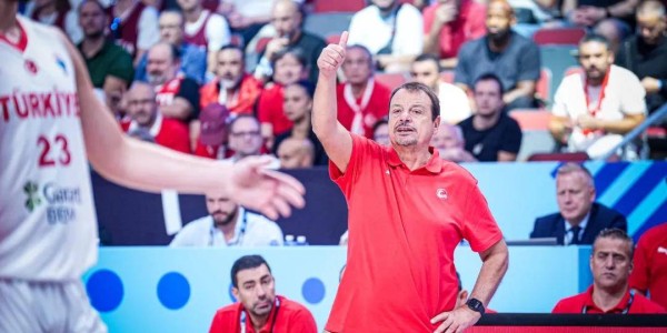 世界最佳不在NBA！四年三冠，字母哥直言想为他效力