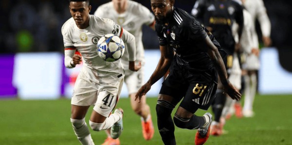 欧冠悲喜夜：切尔西2-2惨遭爆冷 巴萨三度落后3-3 曼城4-1多特