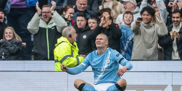 多纳鲁马庆祝曼城2-0战胜那不勒斯：欧洲之夜的背后故事与战术解析